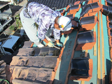 金沢屋根瓦レスキュー隊 西盛瓦商店 職人　丁寧な葺き替え