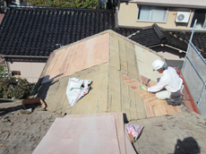  西盛瓦商店 新しい野地合板を重ね貼りして補修、補強します