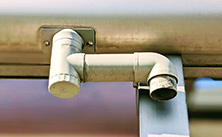 雨樋が破損している様子